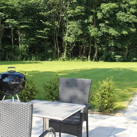 Bed & Breakfast 272 *