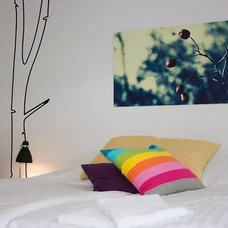 Bed & Breakfast 272 *